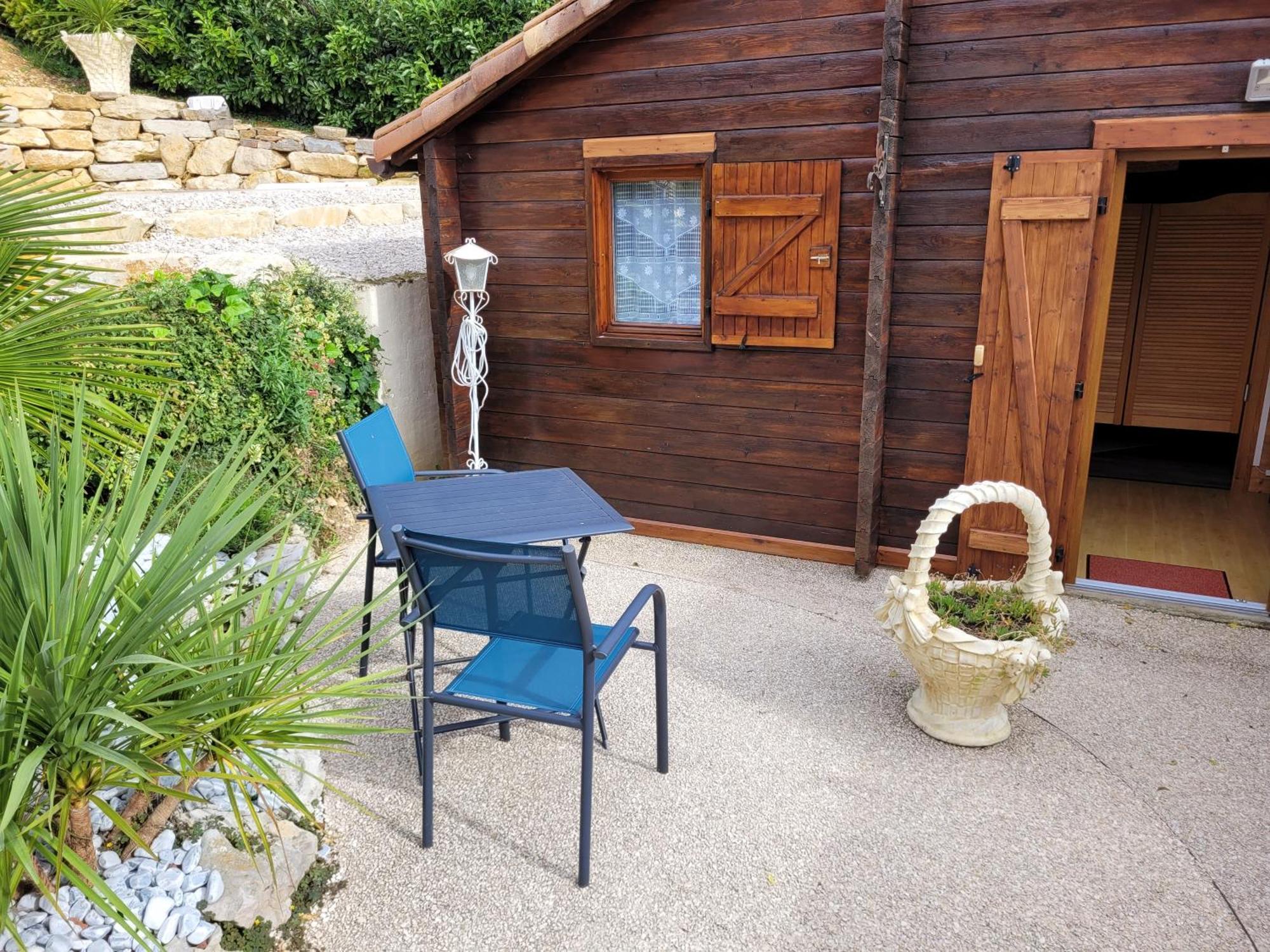 Au Petit Chalet Gigouzac Exterior photo